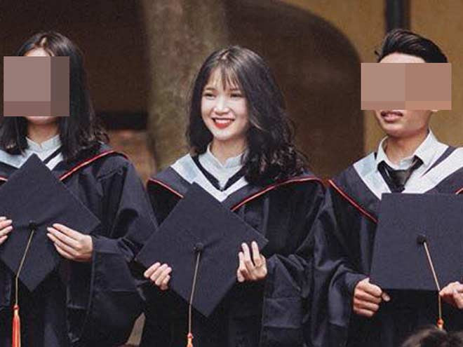 Chia sẻ thêm về buổi nhập học, Kim Ánh cho biết hôm đó đi cùng bạn thân đến trường để tham dự buổi lễ. Vì là bạn chơi thân nên hai đứa đăng ký học luôn cùng một trường.