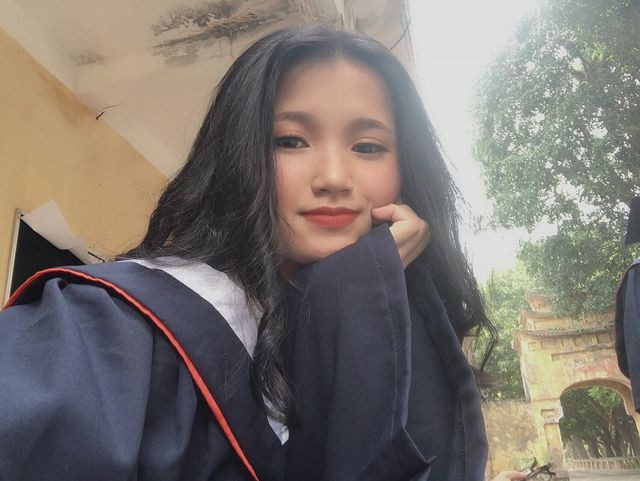 Đời thường Ánh cũng nhận nhiều lời khen ngợi vì sở hữu ngoại hình xinh xắn nhưng lại khiêm tốn với chiều cao 1m58.