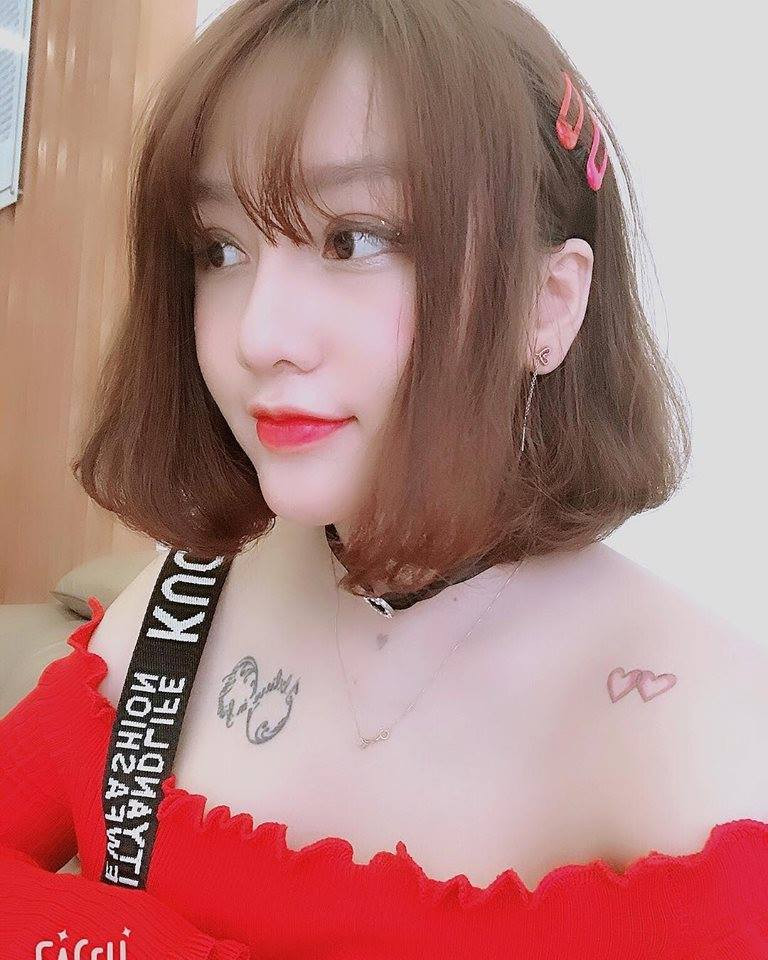 Cách đây không lâu, những hình ảnh hậu PTTM với gương mặt sưng phù, làn da sần sùi của Kiều Anh Hera cũng được nhiều người chuyền tay nhau trên MXH.