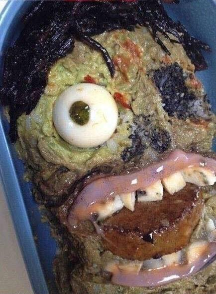 Nickname Tuan Nguyen có viết: "Ai mà tặng hộp cơm này cho mình chắc đêm về bị ám ảnh và mất ngủ cả đêm. Nhưng chúng khá thú vị và có công sức sáng tạo của tác giả".