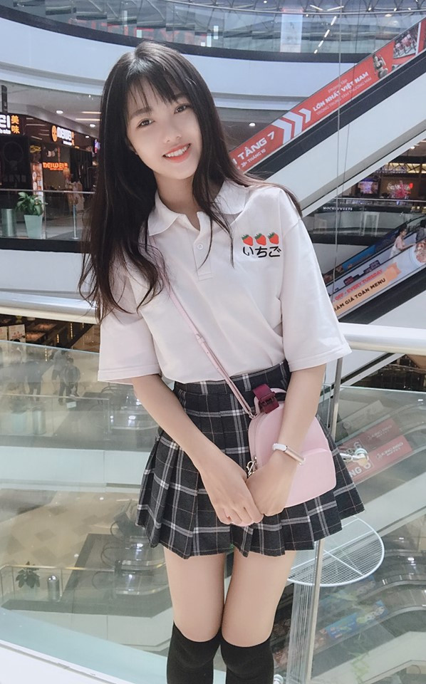 Chưa dừng lại, với định kiến như chân dài não ngắn, chân dài cặp đại gia hay chân dài đi làm "gái ngành" từng khiến Moè1m77 gặp nhiều vấn đề.