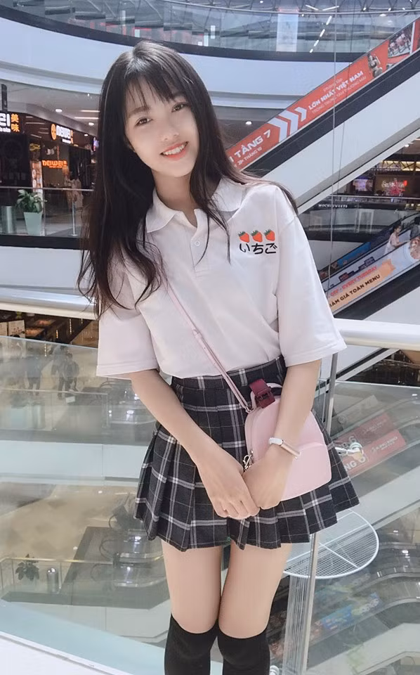 Chưa dừng lại, với định kiến như chân dài não ngắn, chân dài cặp đại gia hay chân dài đi làm "gái ngành" từng khiến Moè1m77 gặp nhiều vấn đề.