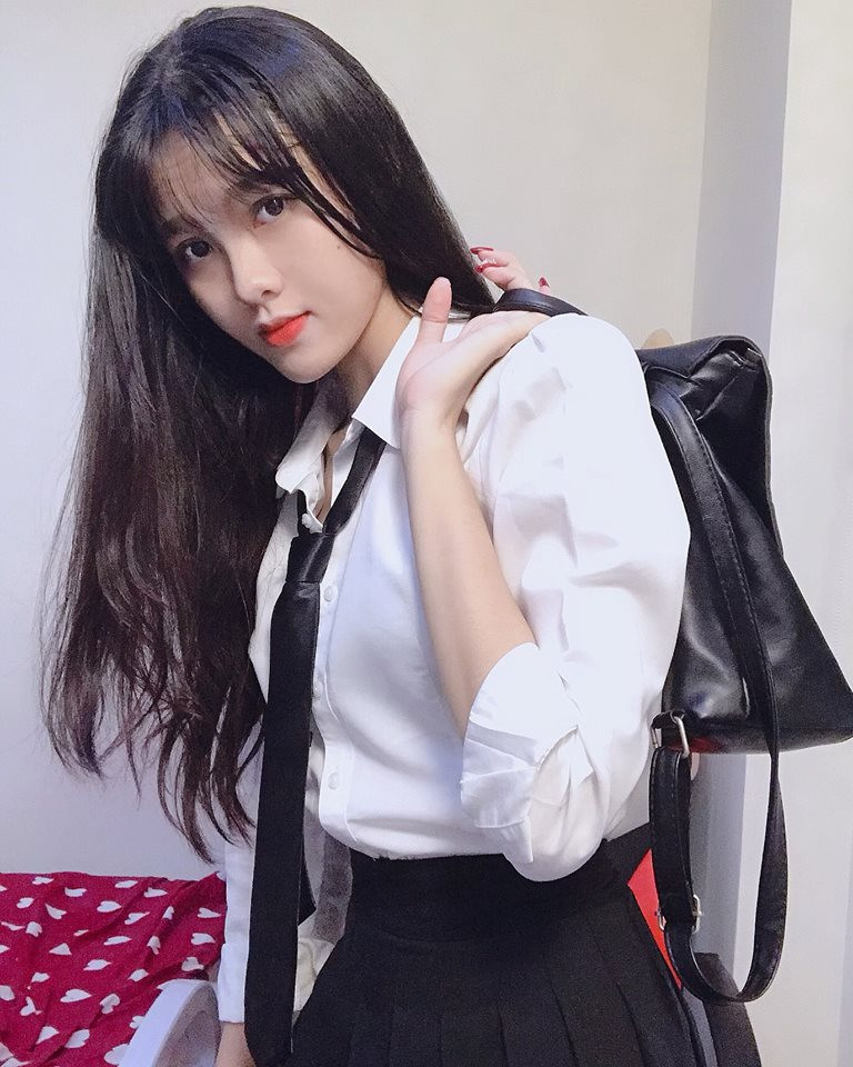 Moè1m77 sở hữu khuôn mặt xinh xắn. Nhưng điều khiến nhiều người choáng ngợp nhất khi gặp nữ streamer này không gì khác ngoài chiều cao.