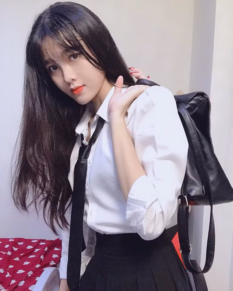 Moè1m77 sở hữu khuôn mặt xinh xắn. Nhưng điều khiến nhiều người choáng ngợp nhất khi gặp nữ streamer này không gì khác ngoài chiều cao.