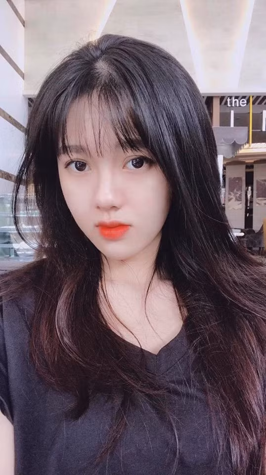 Nữ streamer Việt - Moè1m77 nhanh chóng nổi lên bởi phong cách streaming vui vẻ, giàu năng lượng.