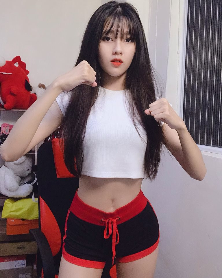 Không chỉ cao, Moè còn thon gọn nên chiều cao cũng vì thế mà trở nên ấn tượng hơn hẳn.