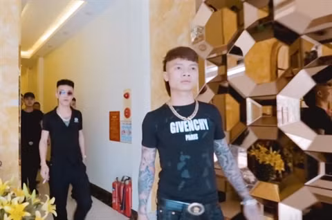 Ngoài lần phải vào trại giáo dưỡng năm 2011 thì Khá Bảnh đi tù thêm vài lần nữa nhưng thời gian không nhiều. Lý do Khá vào tù là những tội án như hành hung, đánh người gây thương tích liên quan đến chuyện đòi nợ và không liên quan gì đến cướp của, hiếp dâm.