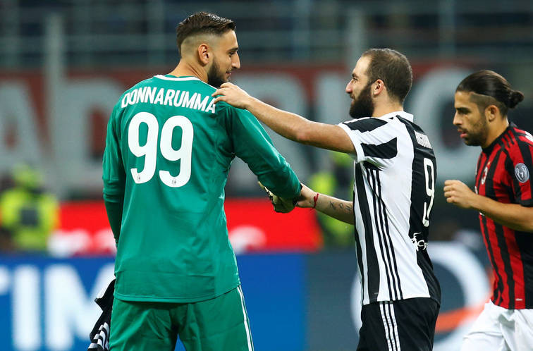 Theo đài Radio Kiss Kiss, Chelsea đang hướng đến sang Italia để "đi chợ" và hai cái tên được chọn đó là Higuain và Donnarumma.