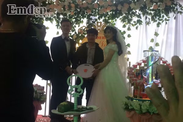 Tuyển tập những món quà mừng đám cưới cực chất hiện được CĐM truyền tay nhau và nhận nhiều bình luận bá đạo từ dân mạng.