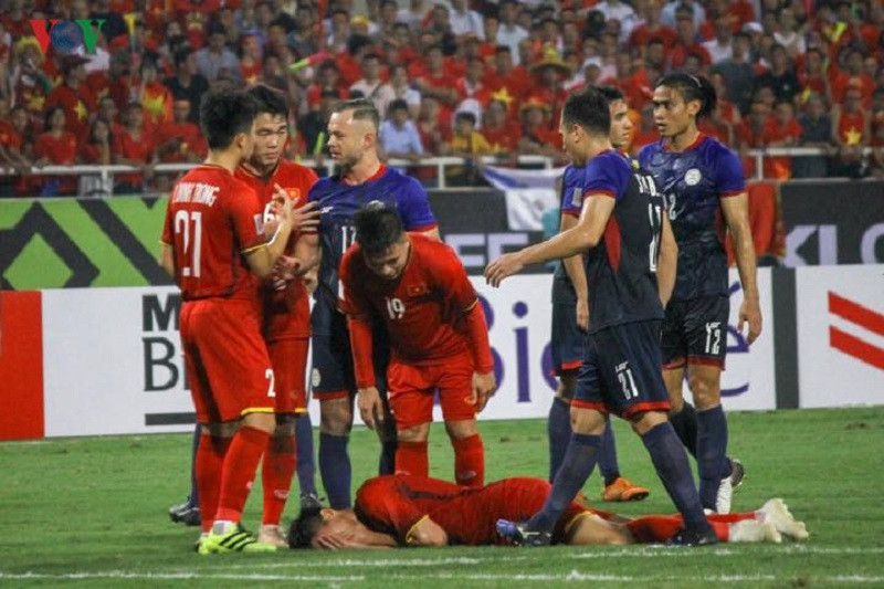 Dáng người nhỏ con nhưng lại có lối chơi kĩ thuật, đa dạng nhiều vị trí cùng cái chân trái bất ngờ của Quang Hải luôn là mối đe dọa với khung thành đối phương.