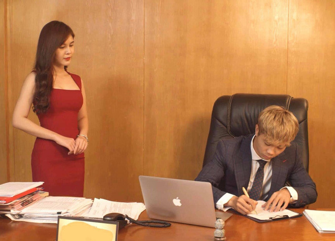 Cùng với sttaus: "Chủ tịch tuyển thư ký và cái kết", Thu Hoài khiến dân mạng đưa ra nhiều phỏng đoán. Nhiều người hâm mộ cho rằng trước khi Công Phượng sang châu Âu, anh chàng này có ý định kinh doanh và trở thành một "big boss" nên quay clip quảng cáo.