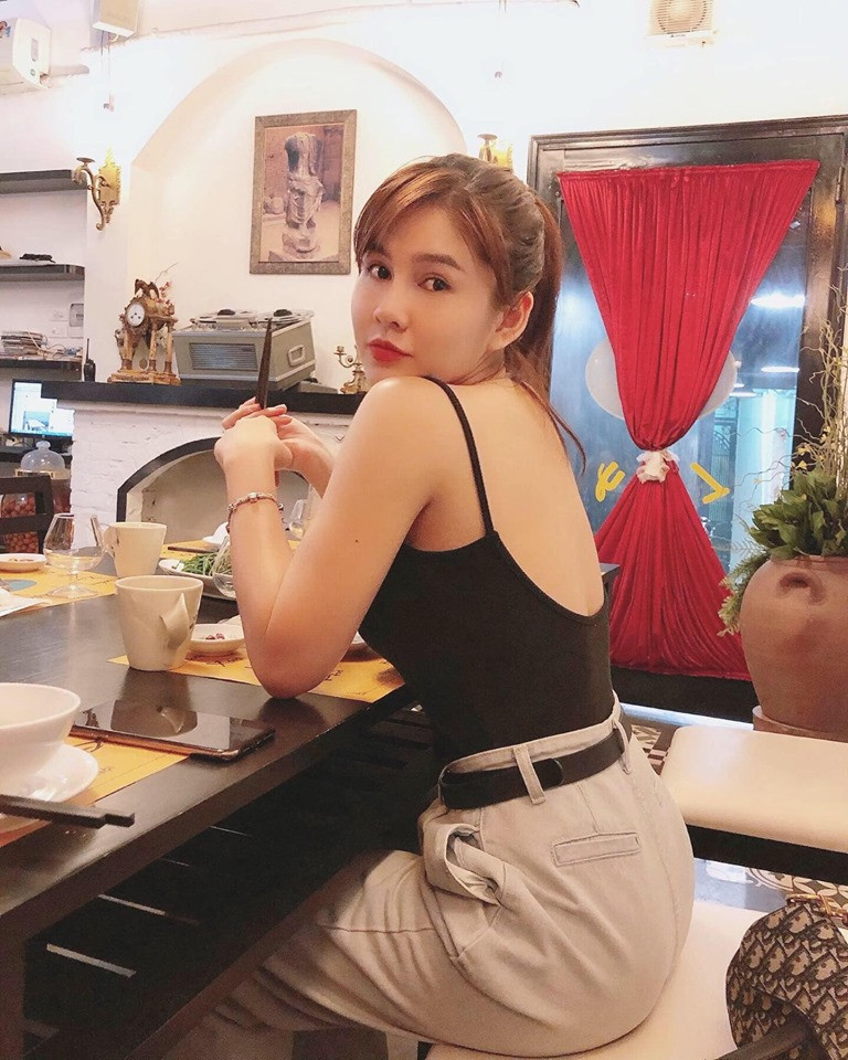 Thu Hoài từng nổi tiếng trong vai trò hot girl, sau đó là diễn viên và BTC của các chương trình thể thao.