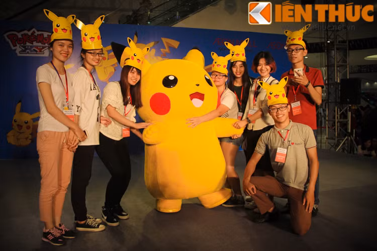 Nhân vật Pikachu được rất nhiều các bạn trẻ Hà thành yêu quý.