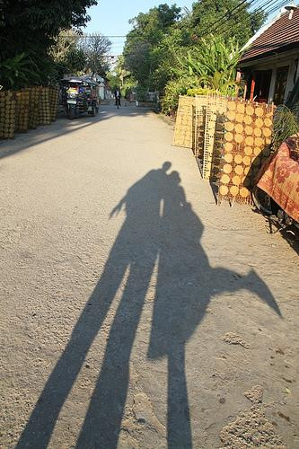 Một cách chụp ảnh để khoe "người tình bí mật". Ảnh: Viettravel.