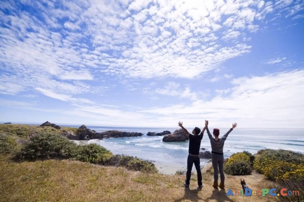 Tuy nhiên để có được bức ảnh đẹp, cặp đôi sẽ mất công sắp đặt một chút với chân máy, hẹn giờ, hoặc phải nhờ người khác... chụp hộ trong điều kiện không có đủ dụng cụ.