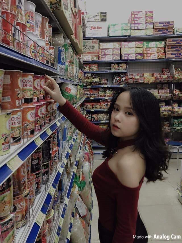 Không chỉ xinh đẹp, cô nàng 10X còn gây ấn tượng với năng khiếu về âm nhạc, cụ thể là ca hát.