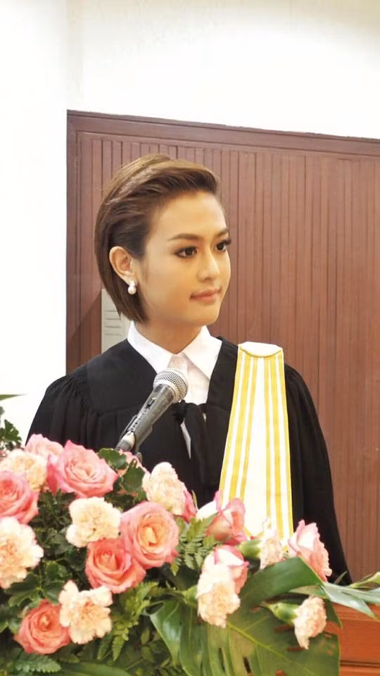 Lần mò vào một số trang báo dành cho giới trẻ Thái Lan thì mới biết rằng, Kunchonnaayutthaya là gương mặt không còn xa lạ gì và cô được xem như một trong những MC truyền hình có lượng fan cực khủng tại xứ chùa Vàng.