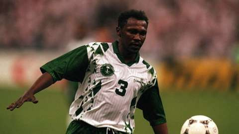 World Cup 1998, Mohammed Al Khilaiwi đã nhận chiếc thẻ đỏ gây tranh cãi trong màn đụng độ với đội chủ nhà Pháp.