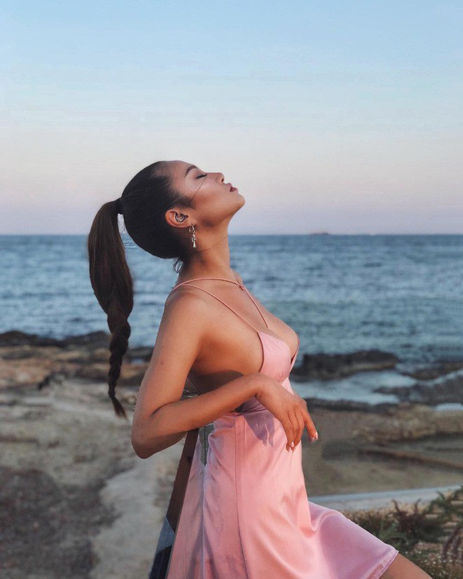 Trên trang instagram cá nhân, Lâm Điềm Nhi có hơn 150,000 người theo dõi cuộc sống xa xỉ với những bữa tiệc hạng VIP và những kỳ nghỉ không có hồi kết tại các resort 5 sao của ái nữ Hong Kong này.