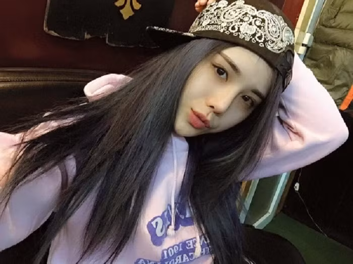 Sở hữu khuôn mặt đẹp, cá tính, là da trắng mịn cùng thân hình thon gọn nhiều dân mạng bình luận rằng những hình xăm của Phương Thảo thực sự nổi bật và đẹp long lanh.