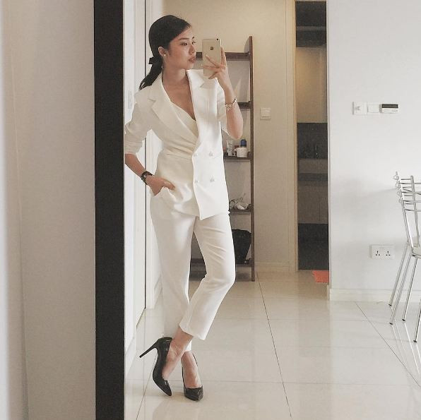 Liin Nguyễn tên đầy đủ là Nguyễn Linh (SN 1992), hiện đang sinh sống và làm việc tại North Carolina, Mỹ. Cô nàng này được gọi với biệt danh hot girl phòng gym bởi vóc dáng và khuôn mặt không thua kém bất kỳ người đẹp và hoa hậu nào.