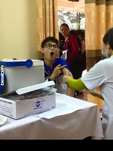 Vừa qua trên một diễn đàn mạng đã tổng hợp rất nhiều những sắc thái biểu cảm của học sinh tiêm chủng khiến cho các thành viên có những tràng cười vỡ bụng.