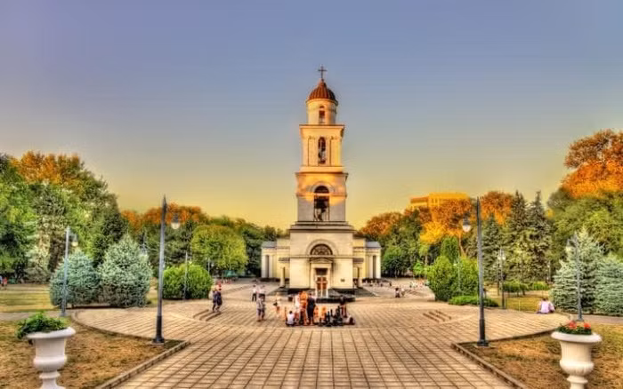 Moldova – châu Âu (94.000): Moldova đón chưa tới 100.000 lượt khách trong năm 2015. Nằm giữa Romania và Ukraine, thủ đô Chişinău có những pháo đài thời trung cổ, pháo đài La Mã và Orheuil Vechi.