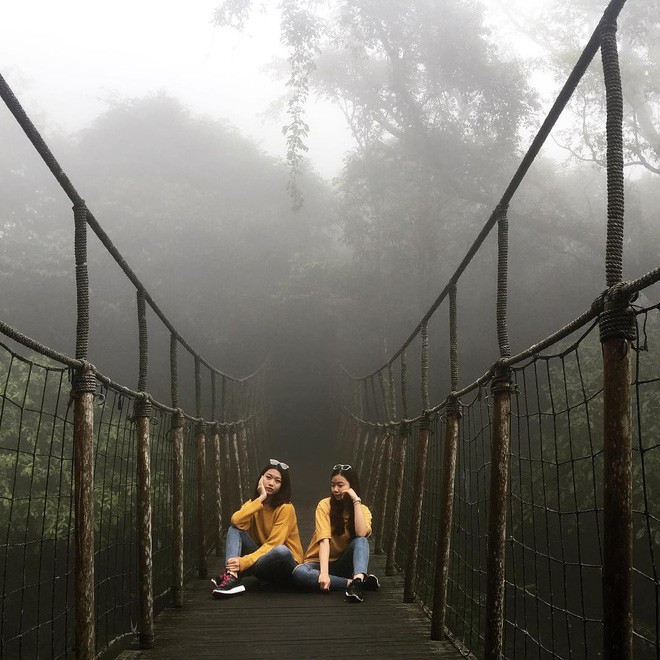 Thời gian gần đây, Tam Đảo càng nổi hơn với dịch vụ cho thuê biệt thự nghỉ dưỡng vào dịp cuối tuần và các kì nghỉ lễ. Trải nghiệm đáng nhớ ở Tam Đảo không chỉ gói gọn trong nét hùng vĩ của Thác Bạc, đỉnh Rùng Rình đẹp mê ly, nhà thờ cổ Tam Đảo đầy huyền bí hay đền Bà Chúa Thượng Ngàn, mà còn là những phút giây quây quần bên bạn bè, cùng chuẩn bị tiệc nướng ngoài trời, tận hưởng không khí "sang chảnh" của những ngôi biệt thự đẹp như căn Full House.