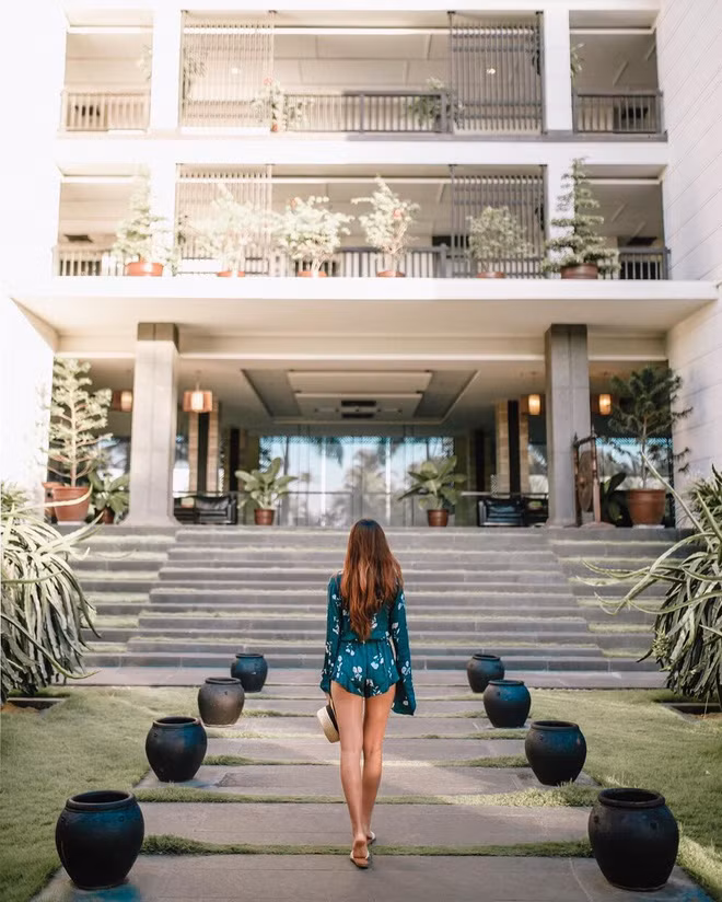 Du lịch Phan Thiết đúng nghĩa là một chuyến đi và chẳng muốn về, bởi các bạn trẻ 10X không chỉ được nạp "vitamin sea" đã đời mà còn tung tăng trong những chốn tiên cảnh độc lạ khác.