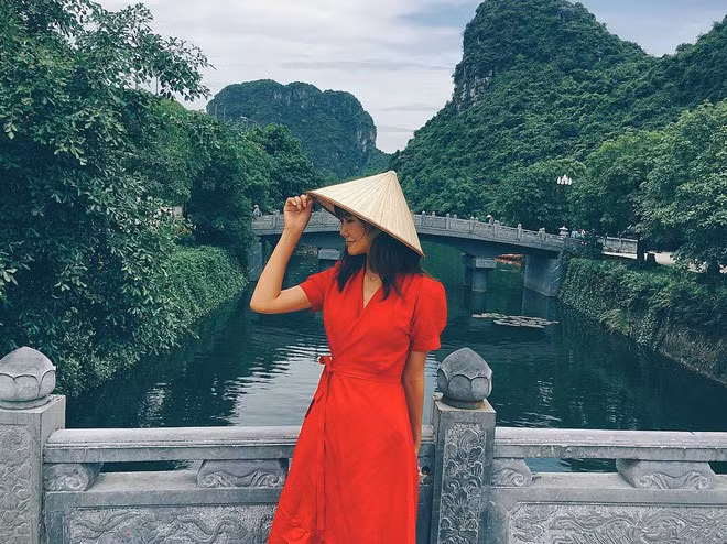 Cùng đến Ninh Bình để khám phá một vùng cố đô cổ kính và mát mẻ giữa mùa hè nóng bỏng.