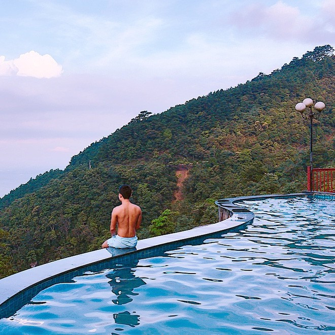 Được mệnh danh là Đà Lạt của miền Bắc, chẳng ngạc nhiên khi cứ mỗi độ hè về, giới trẻ Hà thành và cách tỉnh lân cận lại nô nức rủ nhau lên Tam Đảo trốn nóng. Sau kì thi vừa rồi, nhiều bạn cũng đã chọn Tam Đảo làm nơi nghỉ ngơi.