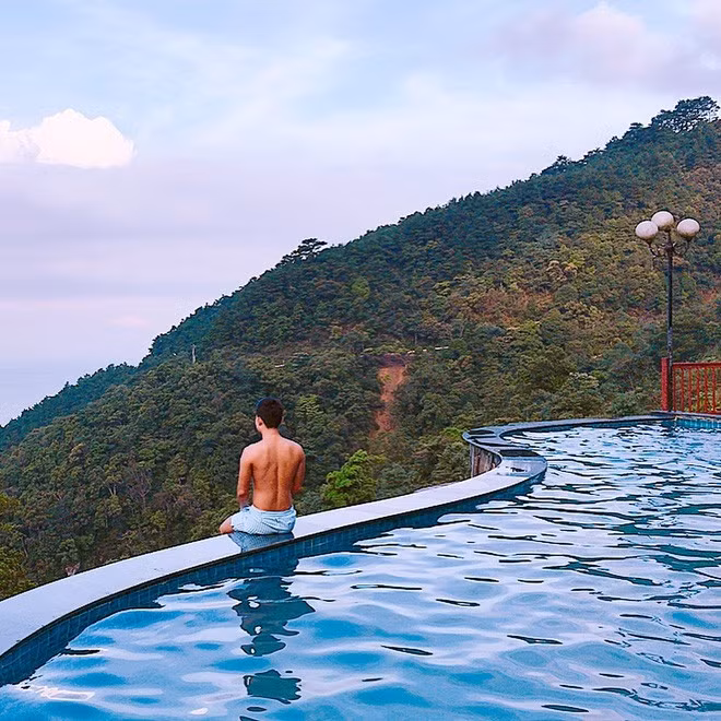 Được mệnh danh là Đà Lạt của miền Bắc, chẳng ngạc nhiên khi cứ mỗi độ hè về, giới trẻ Hà thành và cách tỉnh lân cận lại nô nức rủ nhau lên Tam Đảo trốn nóng. Sau kì thi vừa rồi, nhiều bạn cũng đã chọn Tam Đảo làm nơi nghỉ ngơi.