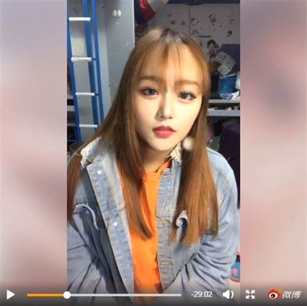 Thời gian qua, streamer là công việc được nhiều bạn trẻ tại Việt Nam lựa chọn bên cạnh bán hàng online. Trước nhu cầu ngày càng gia tăng cũng như có nhiều kênh hệ thống hỗ trợ công việc stream như: CSM Talk (Talktv) hay Azubu… stream đã dần phổ biến và trở thành một nghề dành cho giới trẻ Việt.