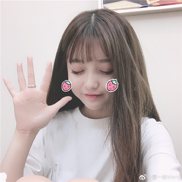 Chỉ cần chút nhan sắc, các bạn trẻ thời nay có thể kiếm bội tiền mỗi tháng mà không cần phải quá lo cho việc bố mẹ cho bao tiền để tiêu.