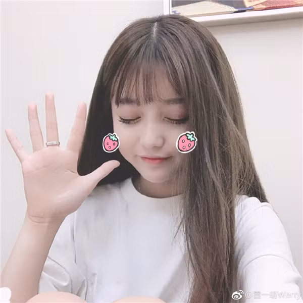 Chỉ cần chút nhan sắc, các bạn trẻ thời nay có thể kiếm bội tiền mỗi tháng mà không cần phải quá lo cho việc bố mẹ cho bao tiền để tiêu.