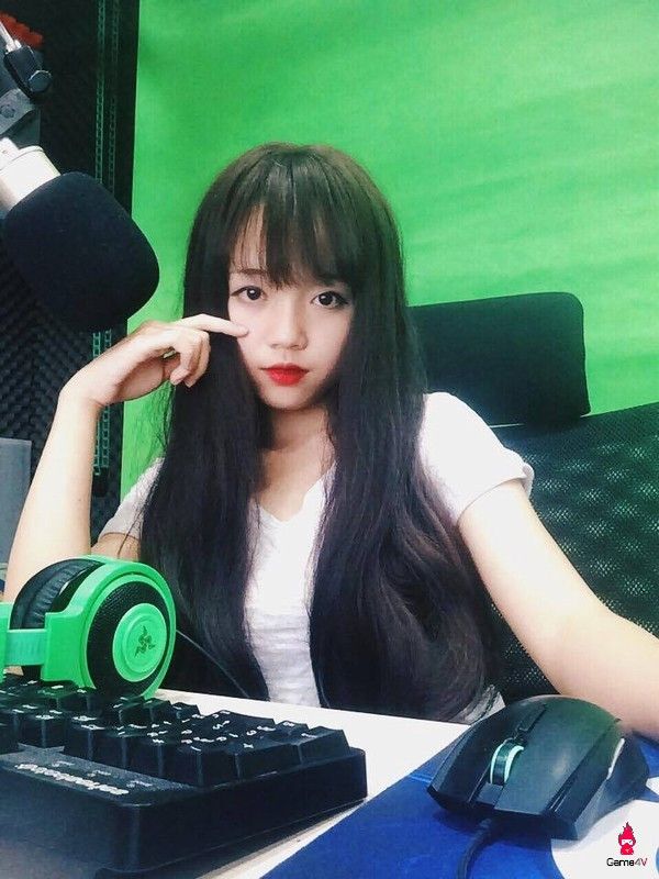 Với công việc streamer điều đầu tiên là bạn phải có vẻ ngoài cuốn hút, cũng từ đó mà rất nhiều những hot streamer nổi danh được nhiều bạn trẻ biết tới như Linh Ngọc Đàm, Hoàng Mai Linh hay Pewpew, Tuấn Tiền Tỉ.