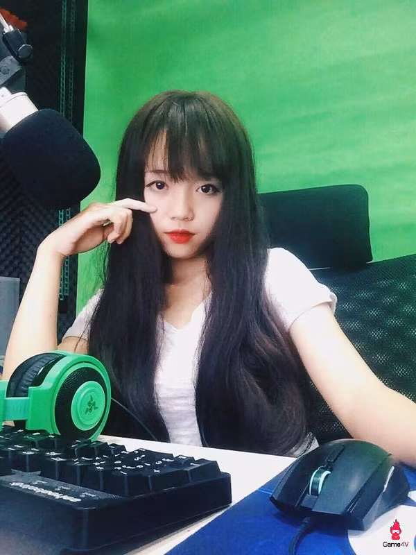 Với công việc streamer điều đầu tiên là bạn phải có vẻ ngoài cuốn hút, cũng từ đó mà rất nhiều những hot streamer nổi danh được nhiều bạn trẻ biết tới như Linh Ngọc Đàm, Hoàng Mai Linh hay Pewpew, Tuấn Tiền Tỉ.