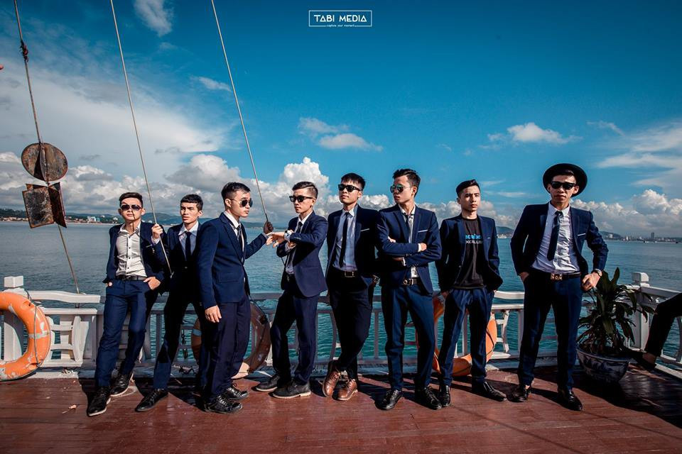 Ngày nay những bộ ảnh kỷ yếu không chỉ được chụp trong khuôn viên trường mà còn được các bạn trẻ đưa ra ngoại cảnh hoặc thuê hẳn 1 khu resort chỉ để phục vụ cho mục đích "sống ảo" của mình.