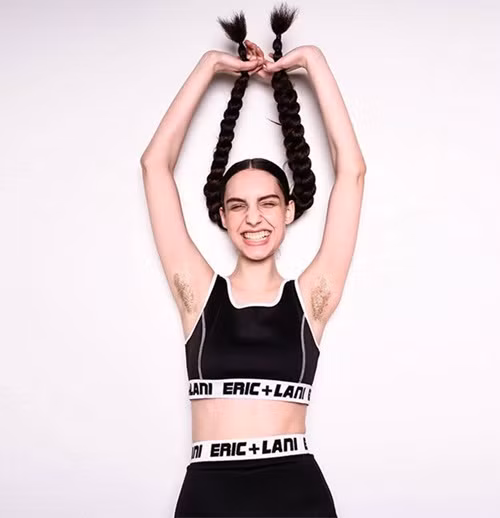 Phong trào nhuộm lông nách nhanh chóng được nhân rộng trên mạng xã hội và được nhiều người bạn trẻ lựa chọn để thể hiện mình.