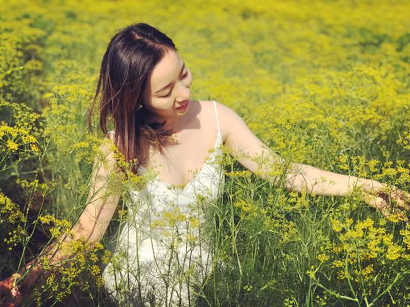 Chỉ cần vài tiếng chạy xe các bạn trẻ đã có thể tạm xa thị thành ồn ào, khói bụi, để lạc vào khung trời bình yên, trong lành và tràn ngập hương thơm.