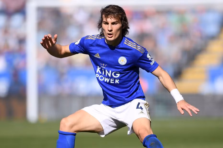 Theo nguồn tin từ tờ The Times, Pep Guardiola đang tỏ ra hứng thú với cầu thủ thuộc biên chế Leicester City, Caglar Soyuncu. Lúc này đây, Soyuncu liên tục thể hiện sự chắc chắn nơi hàng phòng ngự và góp công lớn giúp Leicester City vươn lên vị trí thứ hai trên BXH Premier League.