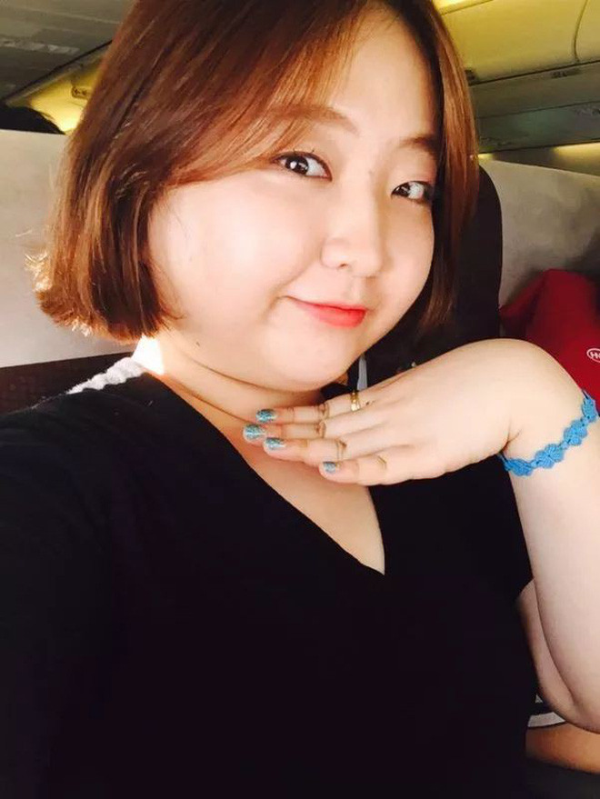 Do cân nặng, Hyun Ju chịu đựng những lời châm chọc, chế giễu. Lâu dần, điều này khiến cô sống khép mình, tự ti, thậm chí chán ghét bản thân.