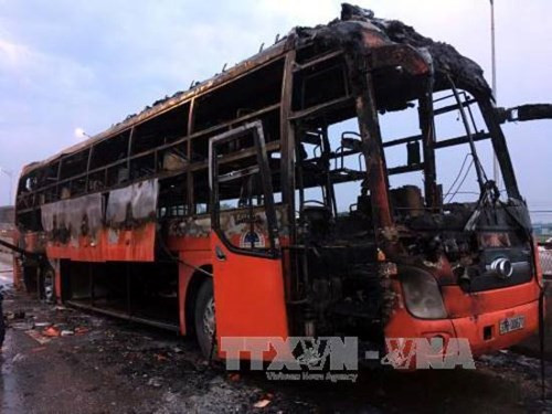 Hiện trường xe Phương Trang bị cháy.