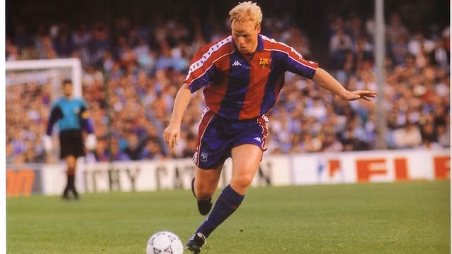 Nhưng nếu để ý kĩ, NHM bóng đá thế giới có thể thấy, Ronald Koeman rất đa năng, ông có khả năng thi đấu được cả vị trí hậu vệ và tiền vệ và vai trò yêu thích của ông là libero. Ảnh: AS.