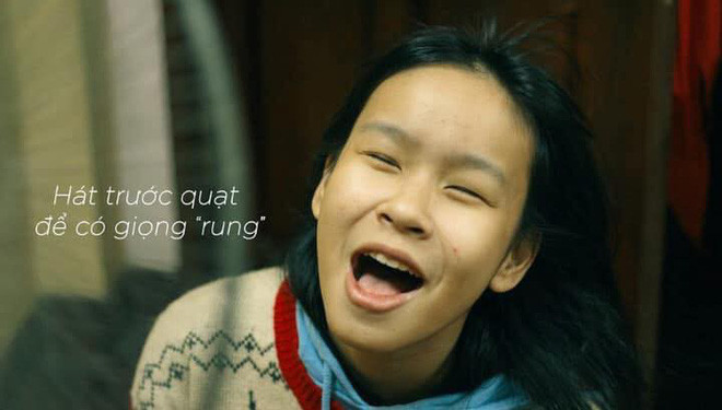 Ngồi trước quạt hét để tạo nên tiếng rung là trò chơi mà bất kì đứa trẻ nào cũng từng chơi qua.