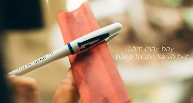 Mới đây, cư dân mạng lại tha hồ thả hồn mơ mộng, chìm đắm với ký ức ấu thơ qua bộ ảnh những "trò chơi quốc dân" một thời vừa được một người dùng chia sẻ.