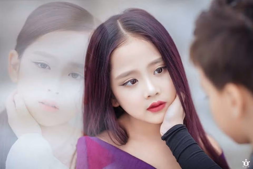 Bên cạnh sự diễn xuất tốt cả các người mẫu, cộng đồng mạng cũng không quên dành những lời khen cho phần chỉnh sửa, lồng ghép hiệu ứng khá "nuột" của nhiếp ảnh gia Đỗ Xuân Bút. Tất cả đã tạo nên bộ ảnh "Sống xa anh chẳng dễ dàng" gây bão cộng đồng mạng chỉ sau ít giờ đăng tải. Ảnh trong bài: Đỗ Xuân Bút.