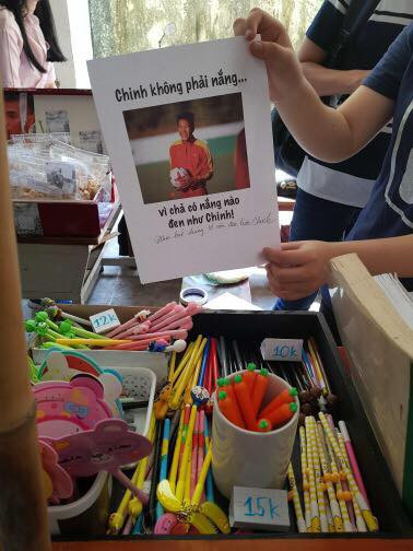 "Chinh không phải nắng vì chả có nắng nào đen như Chinh" một câu đùa cực hay được NHM gửi tặng đến "thánh lầy" U23 Việt Nam - Hà Đức Chinh.