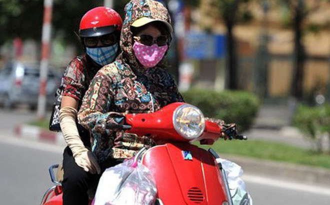 "Ninja đường phố" là khái niệm miêu tả những phụ nữ chạy xe trên đường với trang phục chống nắng, chống bụi kín như bưng từ đầu đến chân. Có rất nhiều yếu tố biến những người này trở thành ác mộng với người tham gia giao thông hay tệ hơn, trở thành những sát thủ thầm lặng.