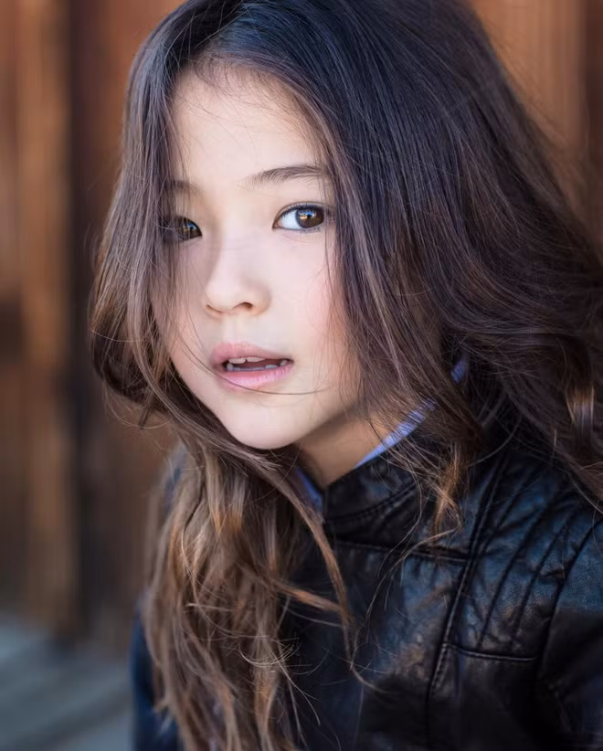 Không chỉ dừng lại ở việc làm một người mẫu ảnh, Ella còn tham dự một số chương trình truyền hình thực tế dành cho trẻ em tại Mỹ.